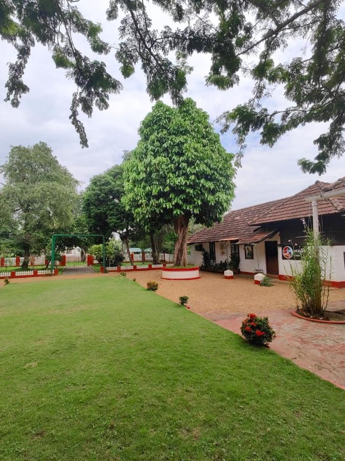 Akkara Homestay & Ayurveda Kottayam Buitenkant foto